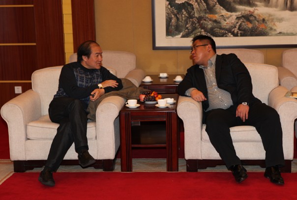 公司總經(jīng)理趙佳與中裝協(xié)會副秘書長黃白親切會談