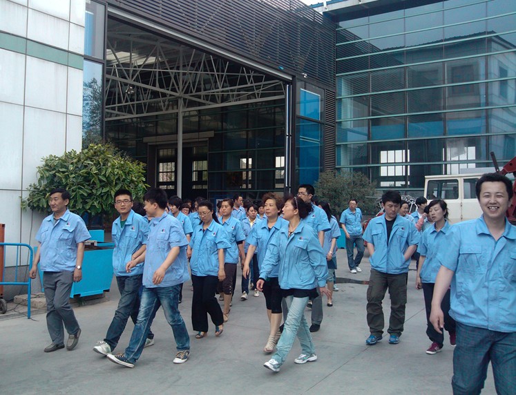 全體員工參觀新建廠區(qū)